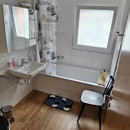 Private Etage 5 Min Vom Bahnhof - Parken - Kueche - Netflix