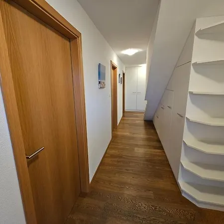 Private Etage 5 Min Vom Bahnhof - Parken - Kueche - Netflix Apartmán *